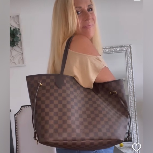 Luxury giveaway, $5 Chanel. Like this listing to be notified of my next show - Picture 7 of 13